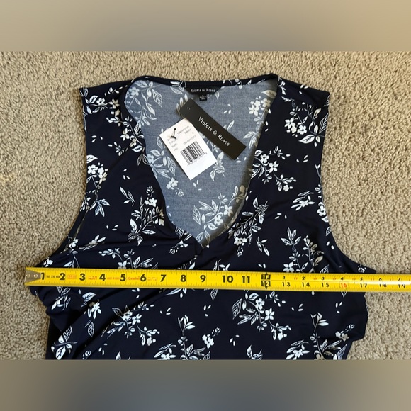 NWT Violets and Roses sleeveless blue top with white floral print size L - Picture 4 of 7
